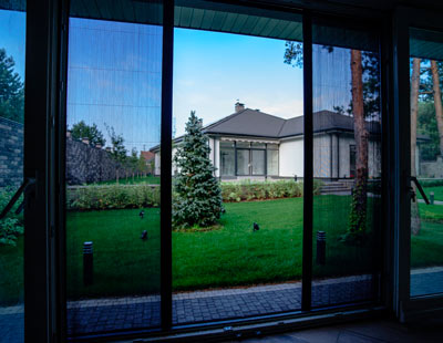 Защитные сетки на окна, двери, балконы